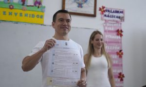 Noboa vota Olón con su familia y celebra la captura de Pipo